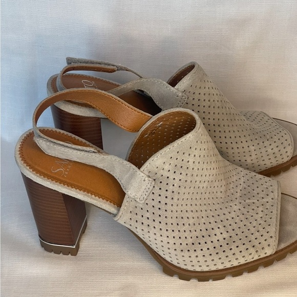 Franco Sarto Analise Gray Suede Heeled Sandal Size 8 Medium - Picture 5 of 11